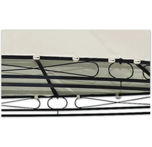 Détail d''un pavillon avec structure métallique et toit en tissu