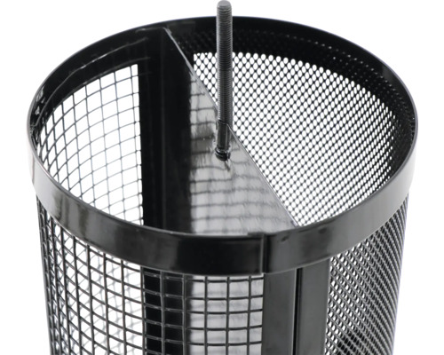 Vue détaillée d''un insert de seau en métal noir avec une structure en filet