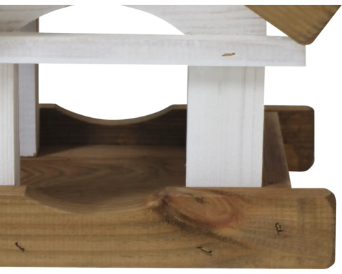 Vue détaillée d''une cabane à oiseaux en bois