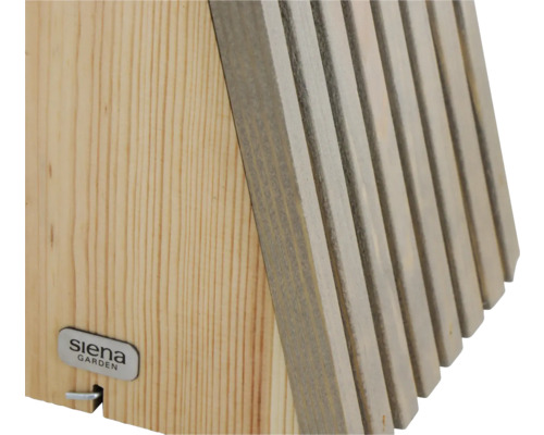 Gros plan d''un hôtel à insectes en bois avec le logo Siena Garden.