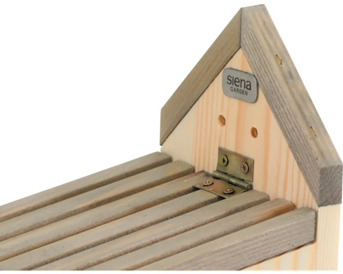 Vue détaillée d''un hôtel à insectes en bois avec le logo Siena Garden