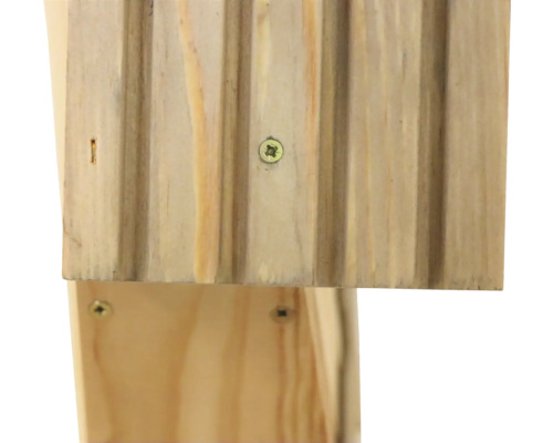 Detailansicht vun engem Holzprodukt mat Schrauwen