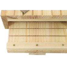 Vue détaillée d''un nichoir en bois