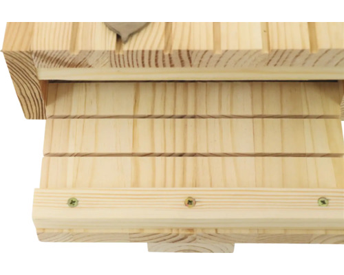 Detailansicht eines Nistkastens aus Holz