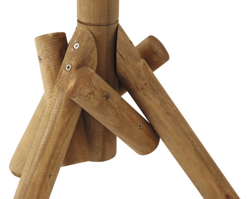 Gros plan sur un trépied en bois fixé par des vis.