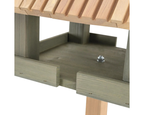 Vue détaillée d''une cabane à oiseaux en bois