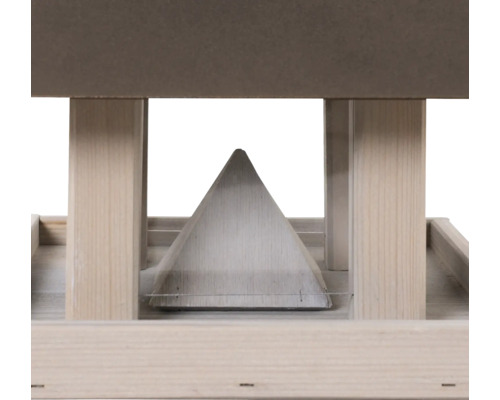 Structure en bois avec couvercle pyramidale