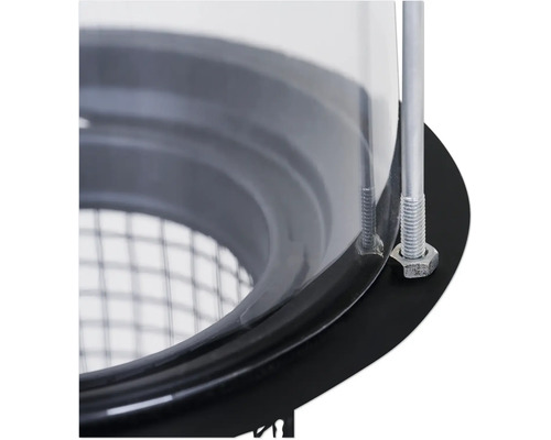 Vue détaillée d''un barbecue rond avec couvercle de protection et vis