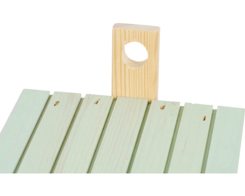 Vue détaillée d''un plateau en bois clair avec poignée et structure à lattes