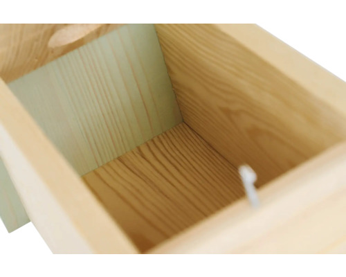 Vue intérieure d''un nichoir en bois