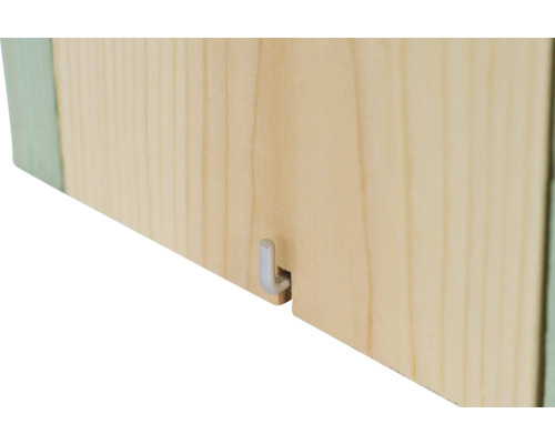 Détail d''une étagère en bois avec crochet en métal