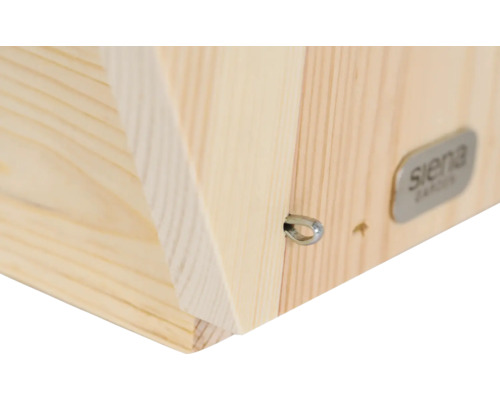 Vue détaillée d''un produit en bois avec oeillet métallique et logo Siena Garden