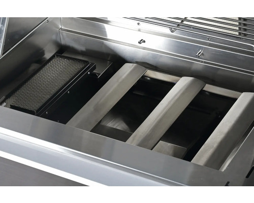 Vue intérieure d''un barbecue avec grille et brûleur