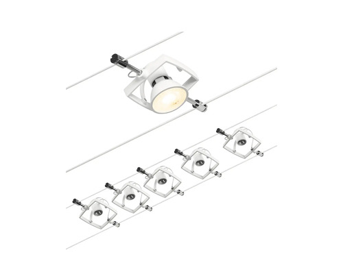Sechs Leuchten an einem Seilsystem für die Deckenbeleuchtung