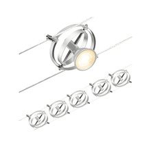 Six luminaires sur un système de câbles