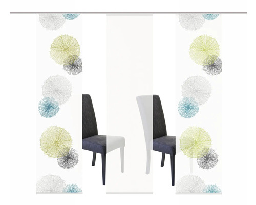 Echarpes décoratives avec motif floral abstrait et chaises dans la pièce