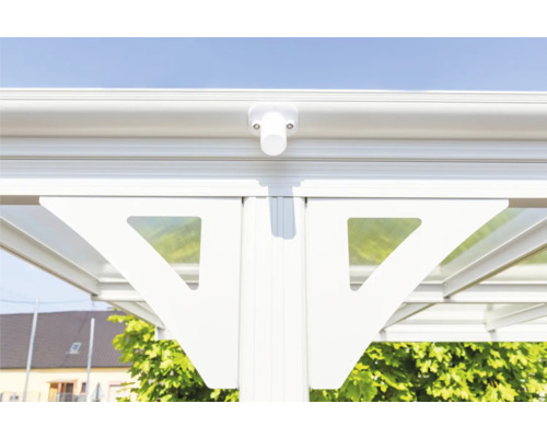 Detailansicht einer Terrassenüberdachung mit Trägern und Entwässerungssystem