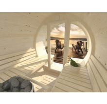 Sauna baril Palmako Anita 1 sans poêle avec bardeaux et façade entièrement vitrée en verre transparent.