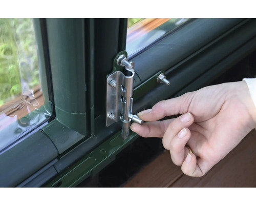 Détail d''un verrou de fenêtre sur une fenêtre