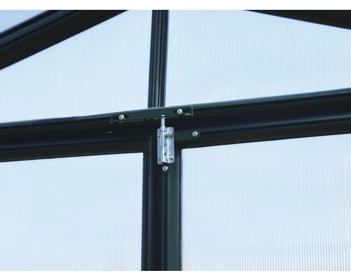 Detailansicht vun engem Treibhause mat Dierverriegelung