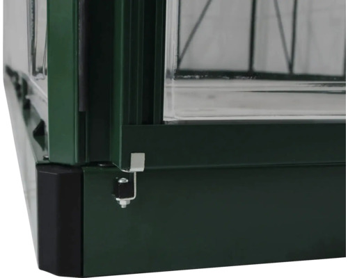 Detailansicht eines Gewächshauses aus Metall und Glas