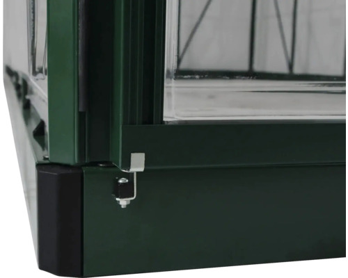 Detailansicht eines Frühbeets mit Rahmen und Verriegelung