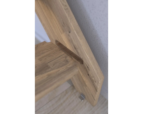 Detailansicht eines Holzmöbels