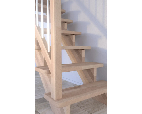Holztreppe mit Geländer