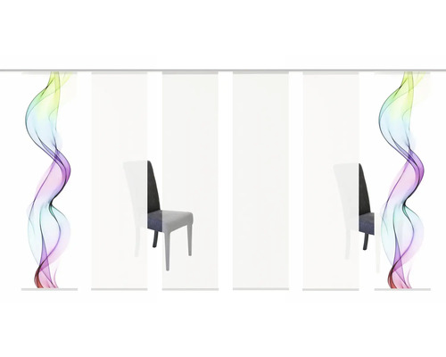 Pièce avec rideaux coulissants et chaises