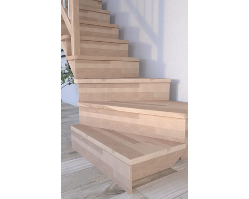 Holztreppe im Innenbereich