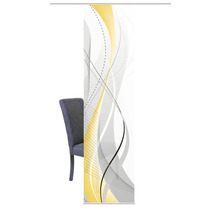 Roll Up Display avec motif abstrait à côté d''une chaise