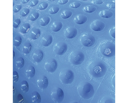 Gros plan d''une couverture de piscine avec une structure à bulles