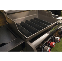 Vue détaillée d''un barbecue à gaz avec une grille de maintien au chaud