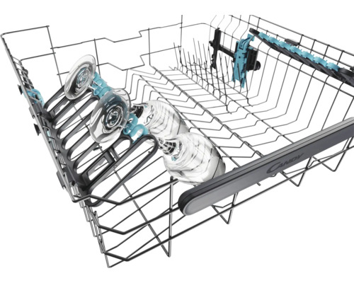 Geschirrspülerkorb mit Gläsern