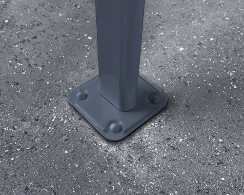 Detailaufnahme einer Stahlstütze mit quadratischer Bodenplatte