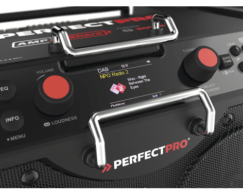 Vue détaillée d''une radio de chantier Perfectpro avec éléments de commande et écran