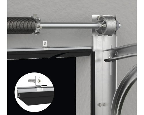 Detailansicht einer Garagentorfeder und -dichtung