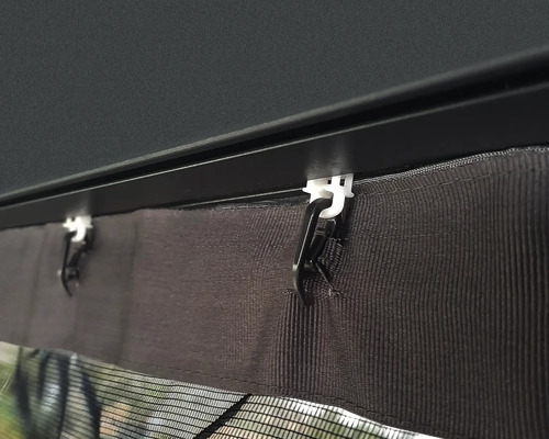 Detailaufnahme einer Pavillonbefestigung mit Haken