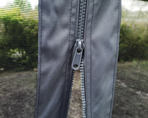 Détail d''une fermeture éclair sur une moustiquaire