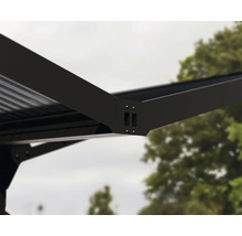 Detailansicht einer Terrassenüberdachung mit Aluminiumrahmen