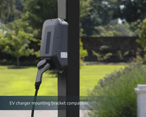 Borne de recharge pour voiture électrique sur un pilier
