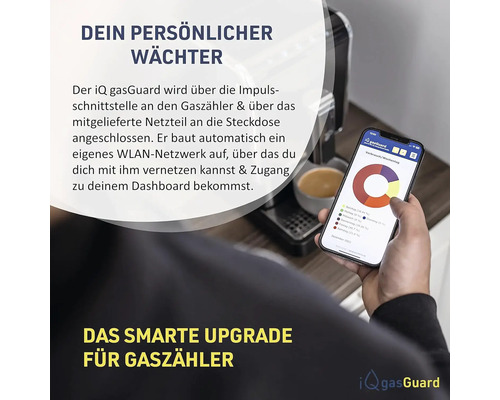 Une personne tient un smartphone affichant un diagramme circulaire pour la mise à niveau du compteur de gaz iQ gasGuard.