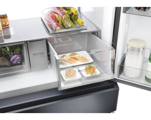 Intérieur d''un réfrigérateur avec des aliments dans des compartiments