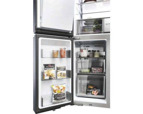 Geöffneter Kühlschrank mit Lebensmitteln