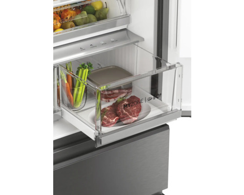 Vue détaillée d''un réfrigérateur avec des aliments dans un compartiment transparent