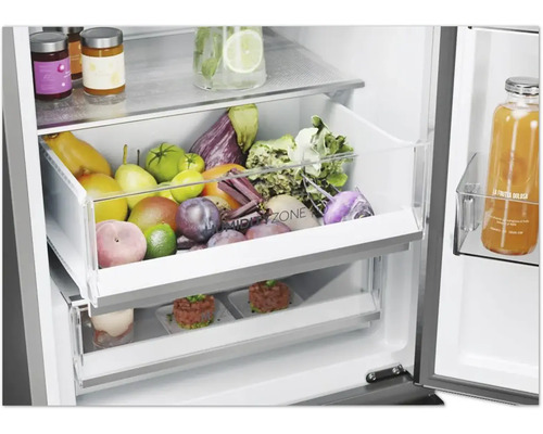 Intérieur d''un réfrigérateur avec des tiroirs à légumes et à fruits