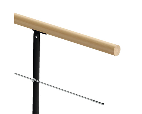 Detailansicht eines Treppengeländers mit Holzhandlauf und Metallstreben