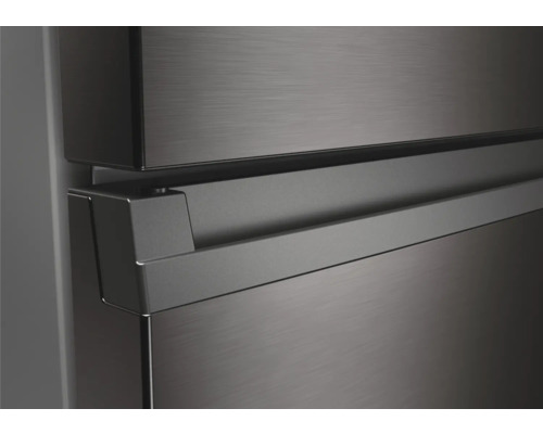 Detailansicht eines Kühlschranks mit Griff