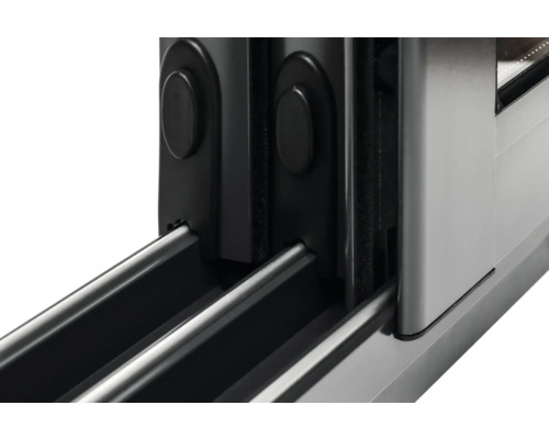 Vue détaillée d''une ferrure de porte coulissante avec rails de guidage