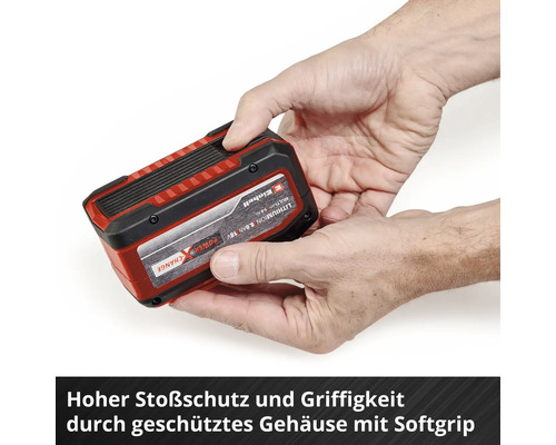Einhell Power X-Change 18 Volt Akku in der Hand